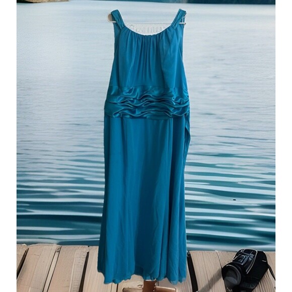 DAVIDS BRIDAL | Bridesmaid Wedding Dress Chiffon and Charmeuse Plus Size 26 - Picture 4 of 7